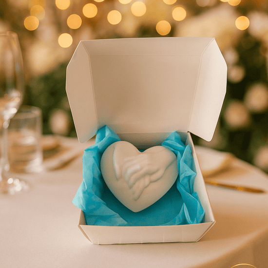 Vela Corazón con Manos Entrelazadas – Regalo de Boda Artesanal y Ecológico - VeCandles